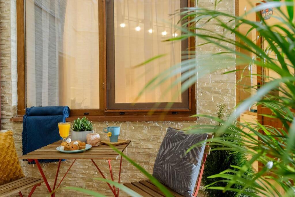 Studio With Private Terrace Next To Cismigiu Bucareste Exterior foto